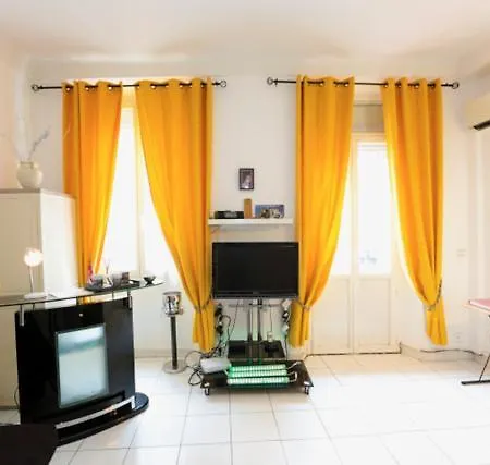 Bel Emplacement Apartment *